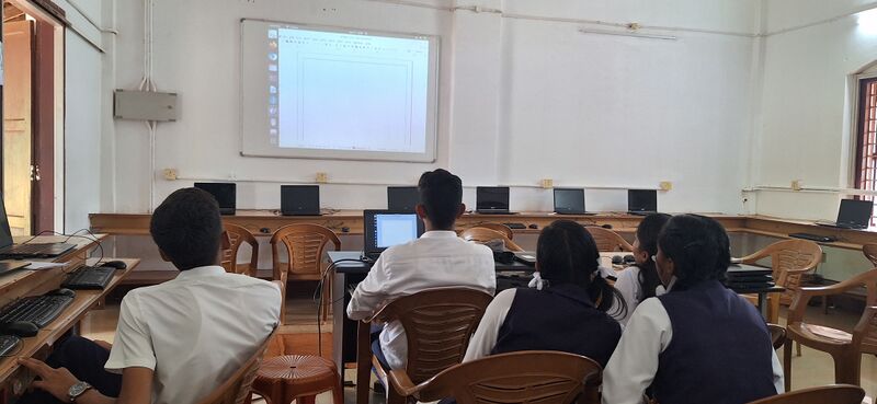 പ്രമാണം:14014 Media team 27-06-25.jpg