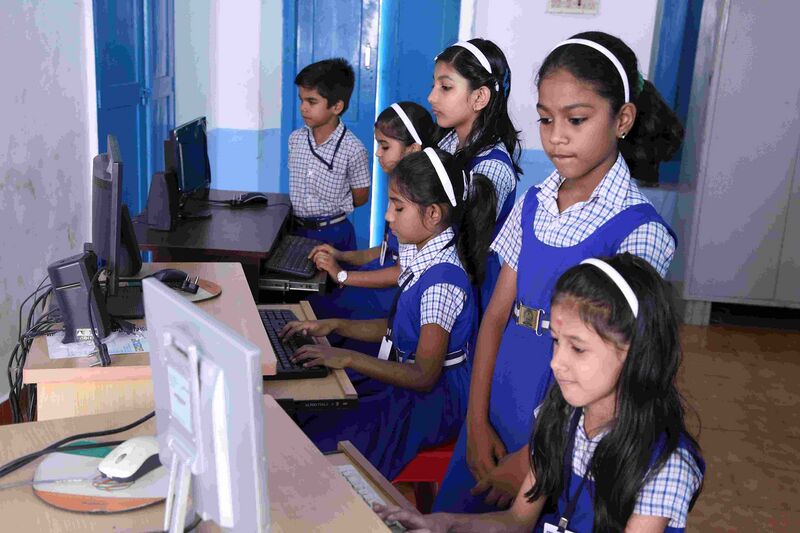 പ്രമാണം:16763it lab.jpg