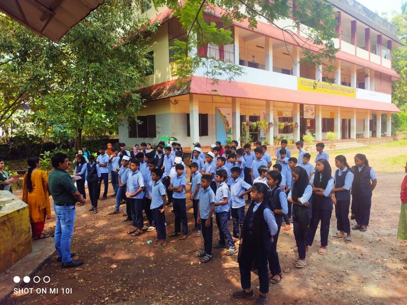 പ്രമാണം:17002 School Main Building.jpg