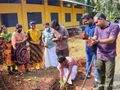 സ്കൂൾ പച്ചക്കറിത്തോട്ടം ഹെഡ് മാസ്റ്റർ കെ .റഷീദ് മാസ്റ്റർ ഉദ്ഘടാനം ചെയ്യുന്നു .