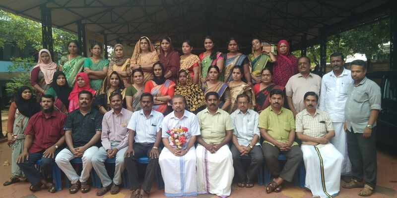 പ്രമാണം:21879 44.staff.resized.jpg