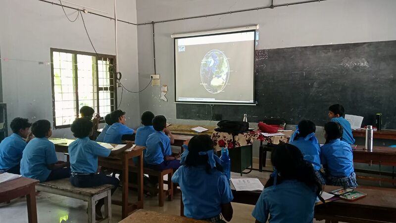 പ്രമാണം:26257 hightech class room.jpeg