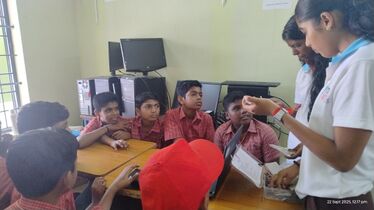 യൂ പി കുട്ടികൾക്ക് റോബോട്ടിക് പരിശീലനം