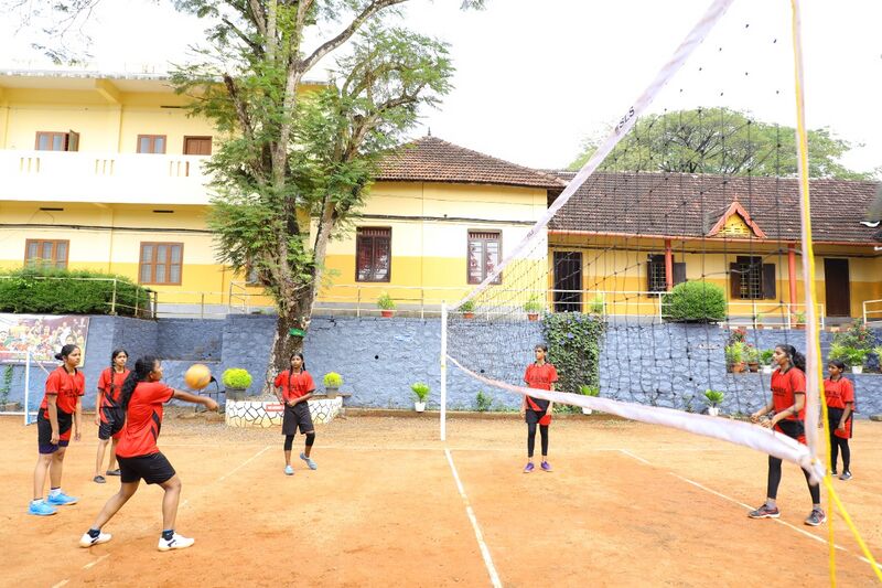 പ്രമാണം:38062 volleyball 2022 1.jpeg