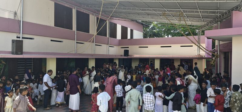 പ്രമാണം:4423 onam 25 3.jpg