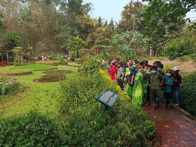 പ്രമാണം:48550fieild trip.jpg