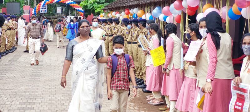 പ്രമാണം:BS21 KNR 14006 3.jpg