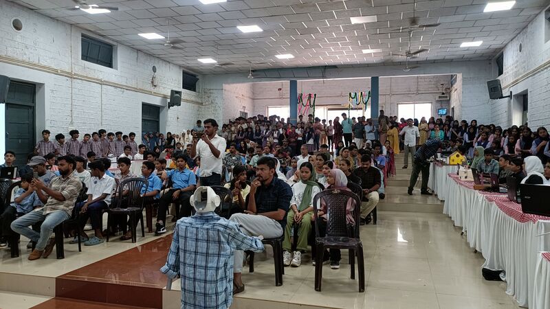 പ്രമാണം:Drcmlp-lk-mik 6.jpg