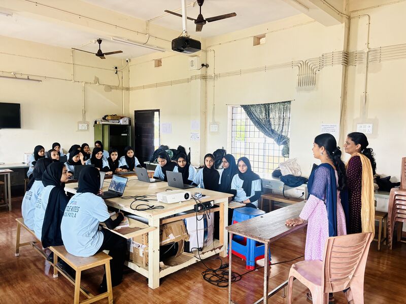 പ്രമാണം:11049 LKCamp1.jpeg