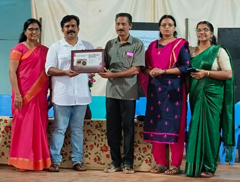 പ്രമാണം:12031 ghsskuttamath radio mantharam.jpg