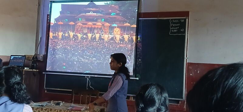 പ്രമാണം:13098 kerala piravi.jpg