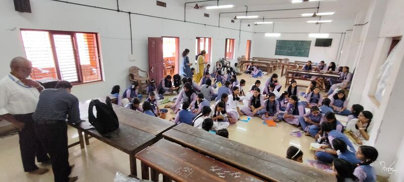 പ്രമാണം:13098 silpasala.jpg