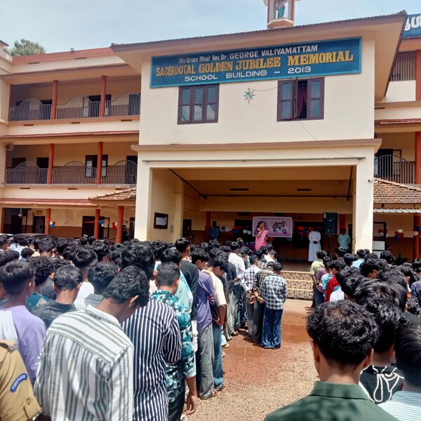 പ്രമാണം:14053 Praveshanolsavam (2).jpg