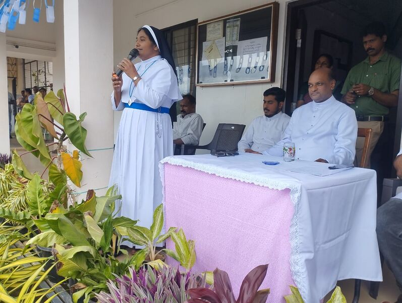 പ്രമാണം:15037 praveshanolsavam 03.jpeg