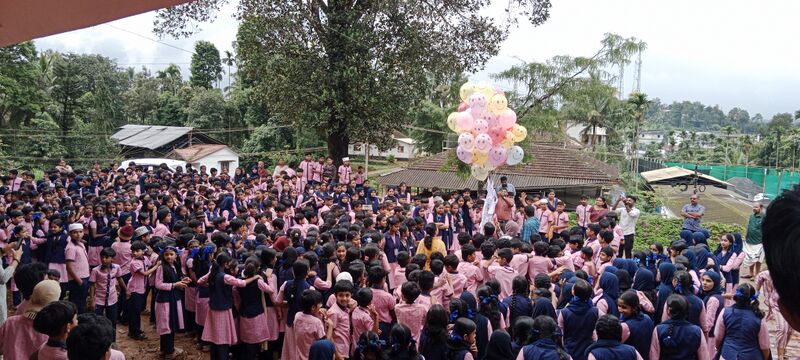 പ്രമാണം:15253 lunarday special.jpg