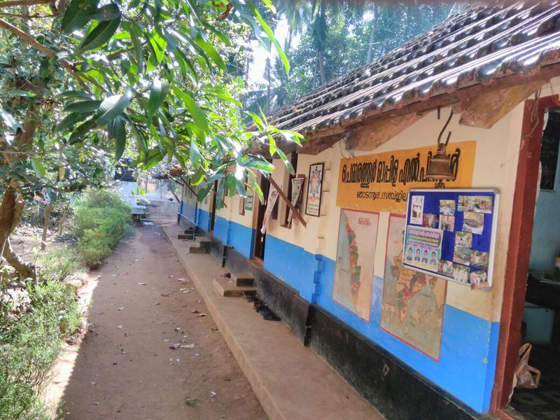 പ്രമാണം:16710 schoolphoto.jpg