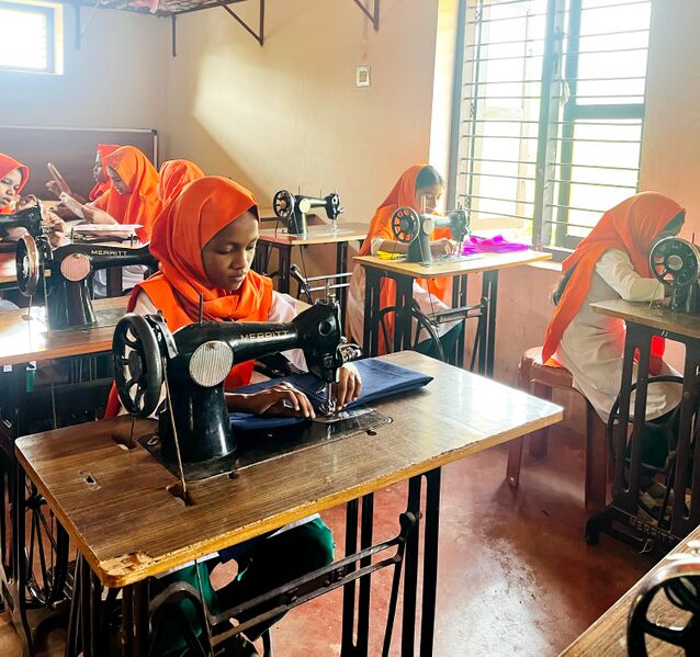 പ്രമാണം:18673 tailoring3.jpg