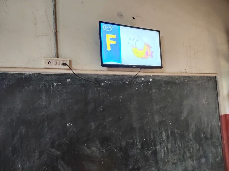 പ്രമാണം:19811 Smart Classroom.jpeg