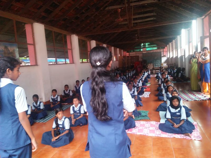 പ്രമാണം:26064yoga2.jpg