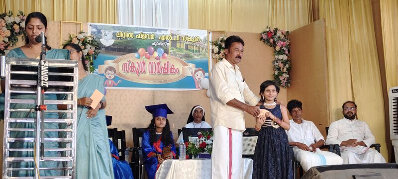 പ്രമാണം:35330 ANNUAL DAY18.jpg