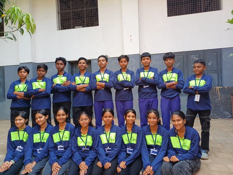 പ്രമാണം:36070 7 LITTLE KITES.jpg