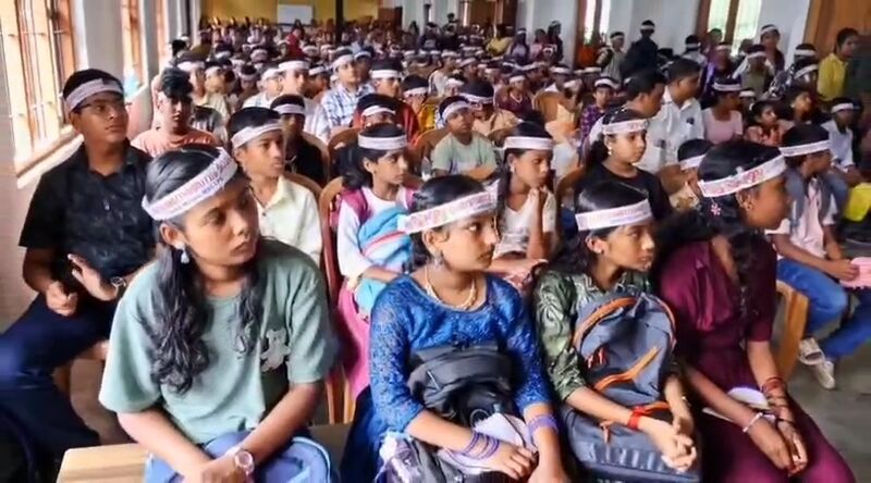 പ്രമാണം:38051 PRAVESHANOLSAVAM.jpg