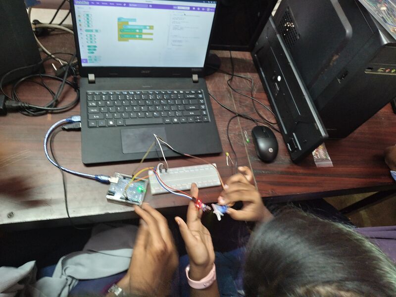 പ്രമാണം:40023 training 2.jpg