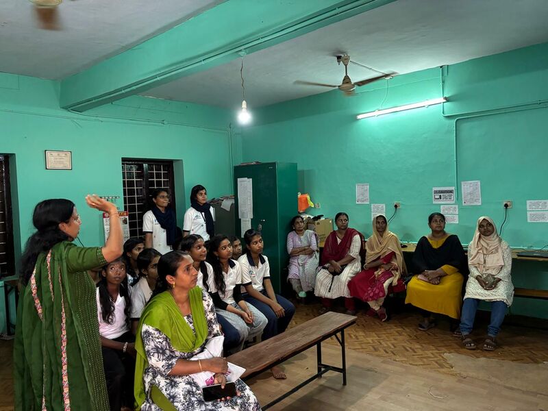 പ്രമാണം:42033 LK PARENTS' MEETING.jpg