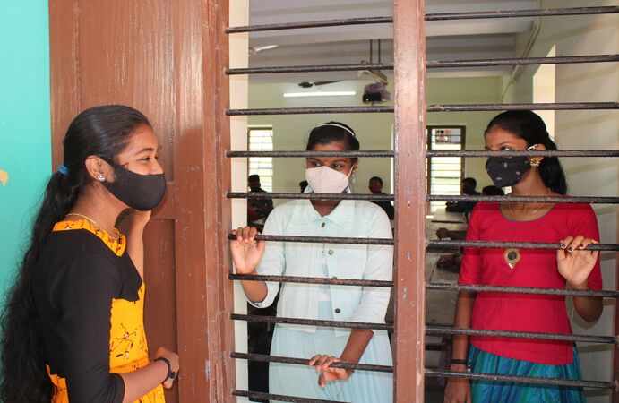 അകന്നുനിന്നൊരു കിന്നാരം/സമ്മാനം ലഭിച്ച ചിത്രം