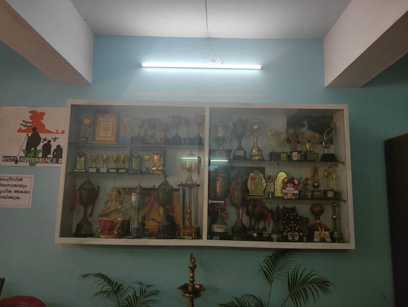 പ്രമാണം:Gups Kaniyapuram awards.jpg