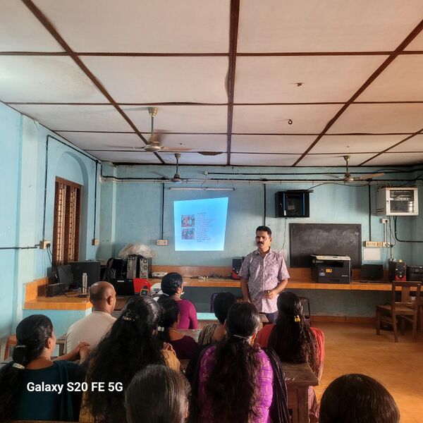 പ്രമാണം:LK CLASS FOR PTA.jpg