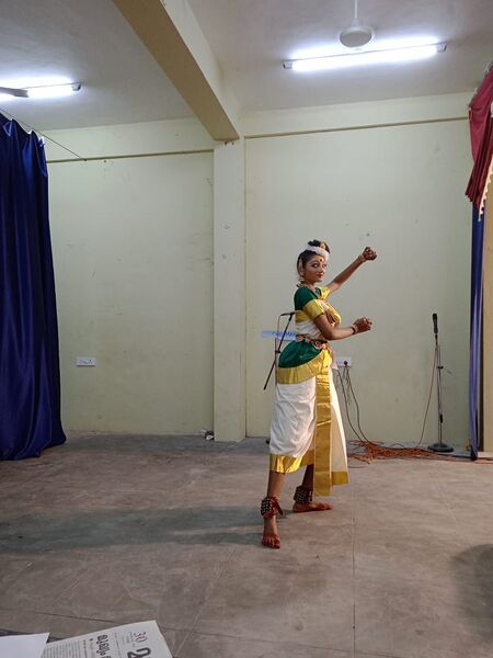 പ്രമാണം:കേരള നടനം.jpeg