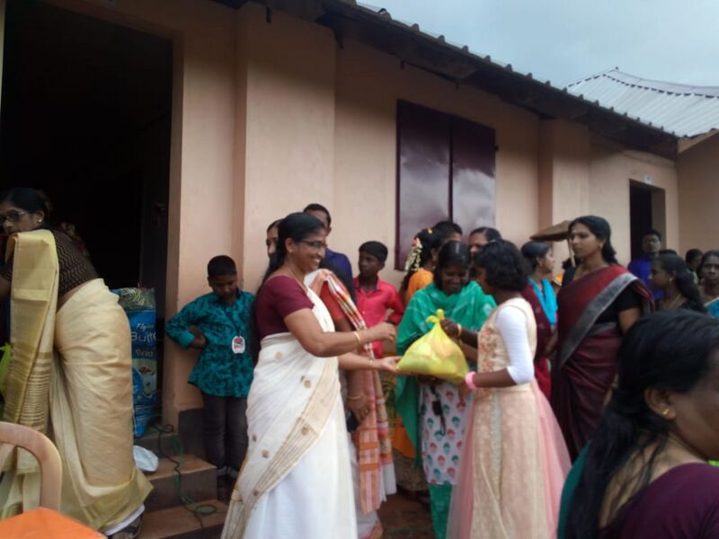 പ്രമാണം:ശിവറാം സ്കൂളിലെ ഓണക്കിറ്റ് വിതരണം.jpeg