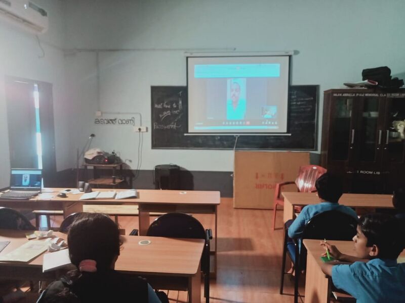 പ്രമാണം:11453 smart class.jpeg