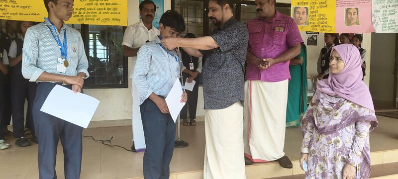 പ്രമാണം:12024-quiz winners2.jpg