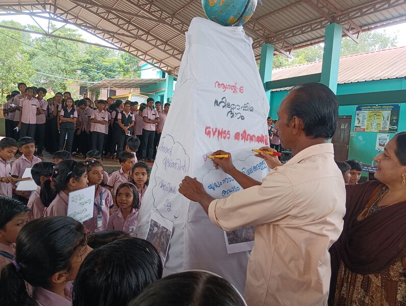 പ്രമാണം:12027 hiroshima aug 6 5.jpg