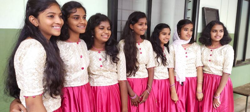 പ്രമാണം:15051 dist group song.jpg