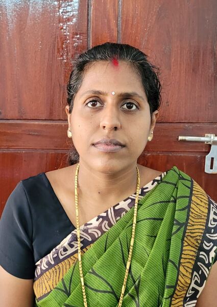 പ്രമാണം:16239-soumya teach.jpeg