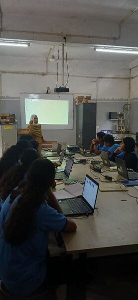 പ്രമാണം:2025 LK School camp 5.jpeg