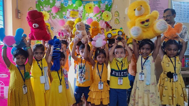 പ്രമാണം:24207yellow day toy day.jpg