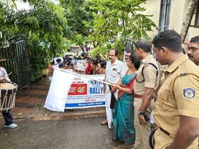 ലഹരി വിരുദ്ധ റാലി വീയപുരം പഞ്ചായത്ത് പ്രസിഡന്റ് ശ്രീമതി ഷീജ സുരേന്ദ്രൻ ഫ്ലാഗ് ഓഫ് ചെയ്യുന്നു.