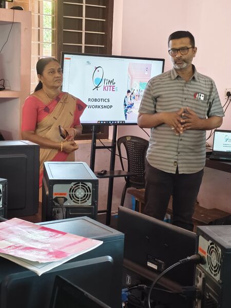 പ്രമാണം:40023 training 1.jpg