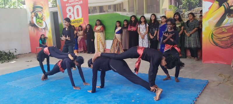 പ്രമാണം:42042 yogaday05.jpg