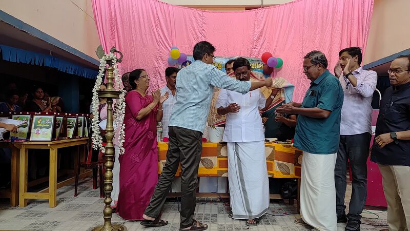 പ്രമാണം:42085 prathibhasangamam 5.jpg