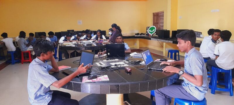 പ്രമാണം:43066-hitech-computer lab.jpg