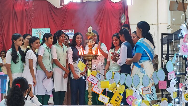 പ്രമാണം:43085 reading 2.jpeg