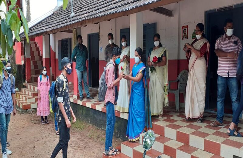 പ്രമാണം:BS21 KLM 40045 4.jpg