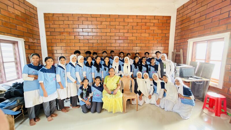 പ്രമാണം:Chss lk 2025 batch photo.jpg
