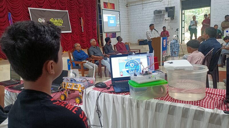 പ്രമാണം:Drcmlp-lk-mik 10.jpg