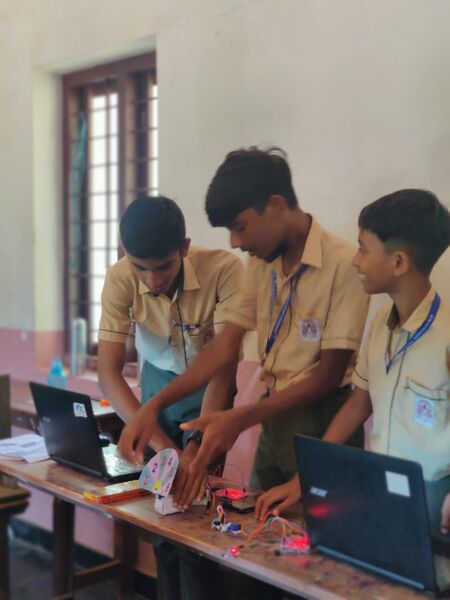 പ്രമാണം:Lk freedom fest 1.jpeg